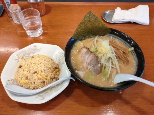 おやじらーめんと半チャーハン