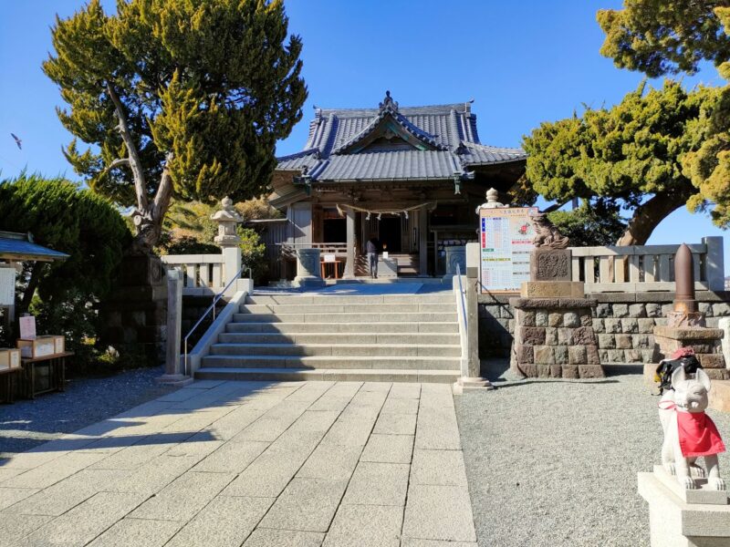 森戸神社参道からの本殿