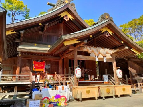 斜めからの出雲大社相模分祠の本殿
