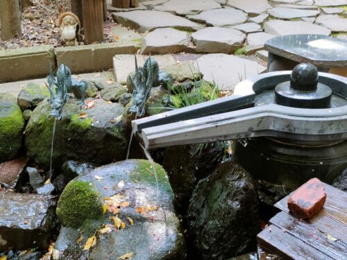 「ゆずりの水」と呼ばれる湧水