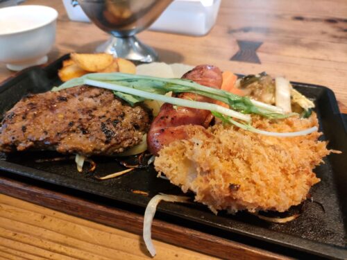 炭焼きハンバーグアラカルトのランチ