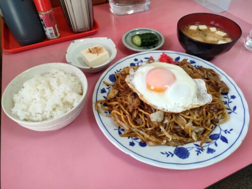肉卵入りやきそば定食