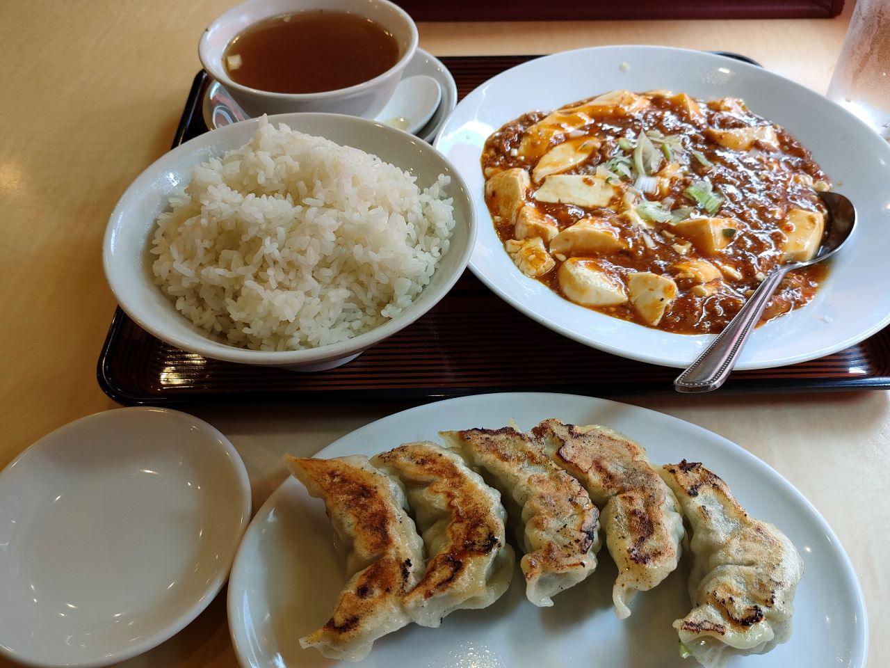 聚宝の麻婆豆腐と餃子