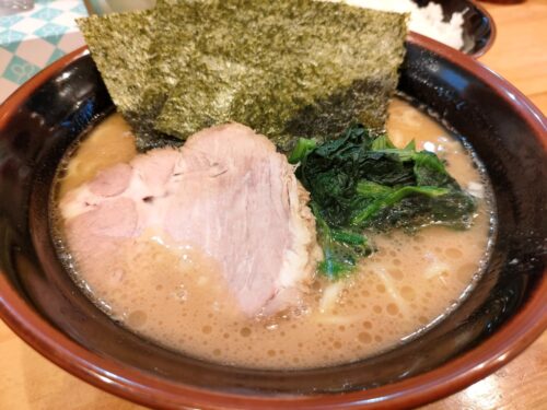 横浜ラーメン北村家のとんこつ醤油ラーメン