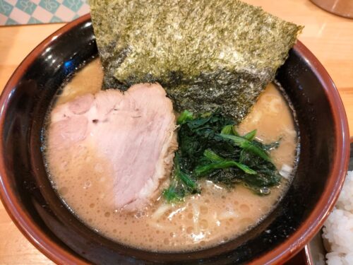 横浜ラーメン北村家のとんこつ醤油ラーメン