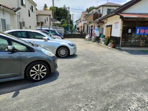 にしき店舗前駐車場