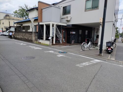 居酒屋楽小屋直木前駐車場