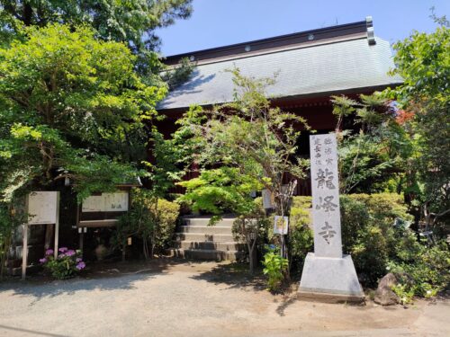 龍峰寺の山門