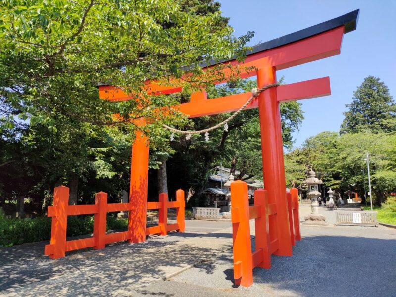 立派にそびえたつ鳥居