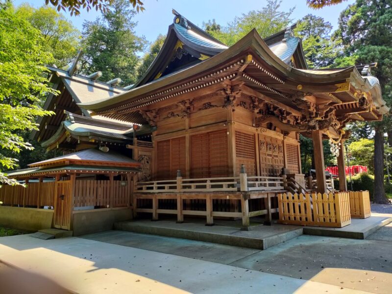 下鶴間諏訪神社拝殿側面