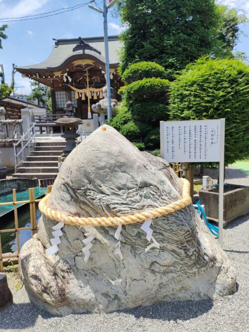 栗原神社に鎮座するパワーストーン