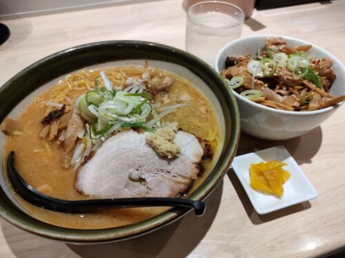 札幌ラーメン郷の味噌ラーメンと郷飯