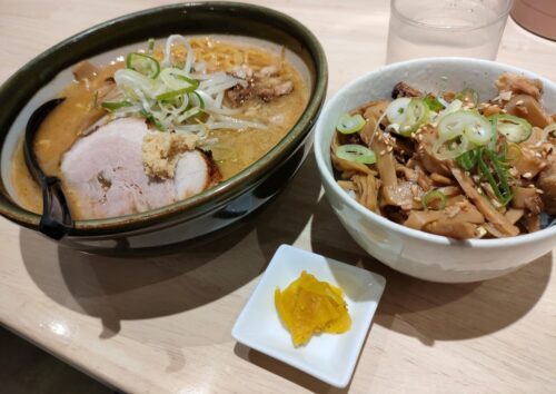 札幌ラーメン郷の味噌ラーメンと郷めし