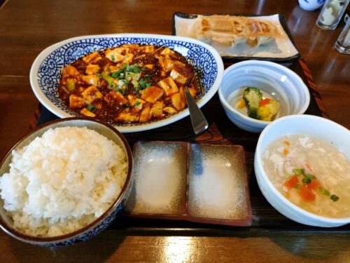 北京飯店相模原千代田店の四川麻婆豆腐セットと餃子